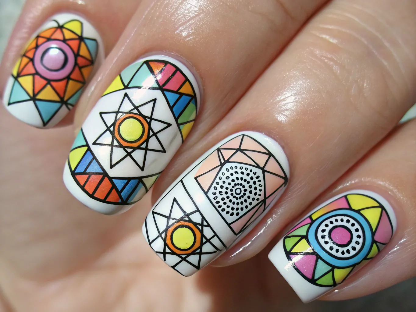 Nail art med geometriske mønstre
